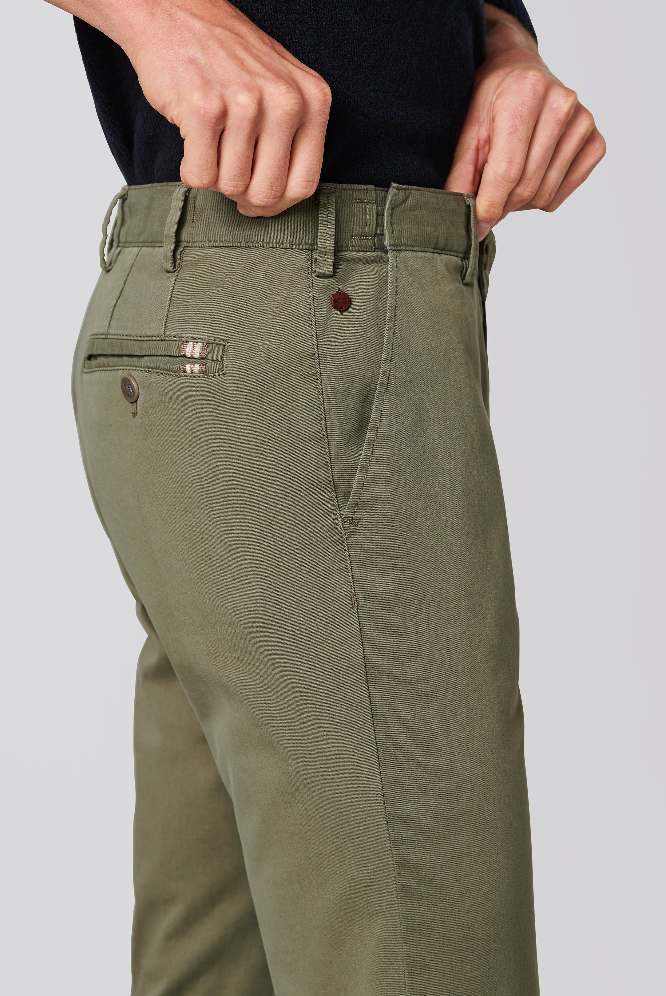 MEYER HOSEN Oslo Chino - Sage Drift Green - 9-3001-26 von MEYER HOSEN