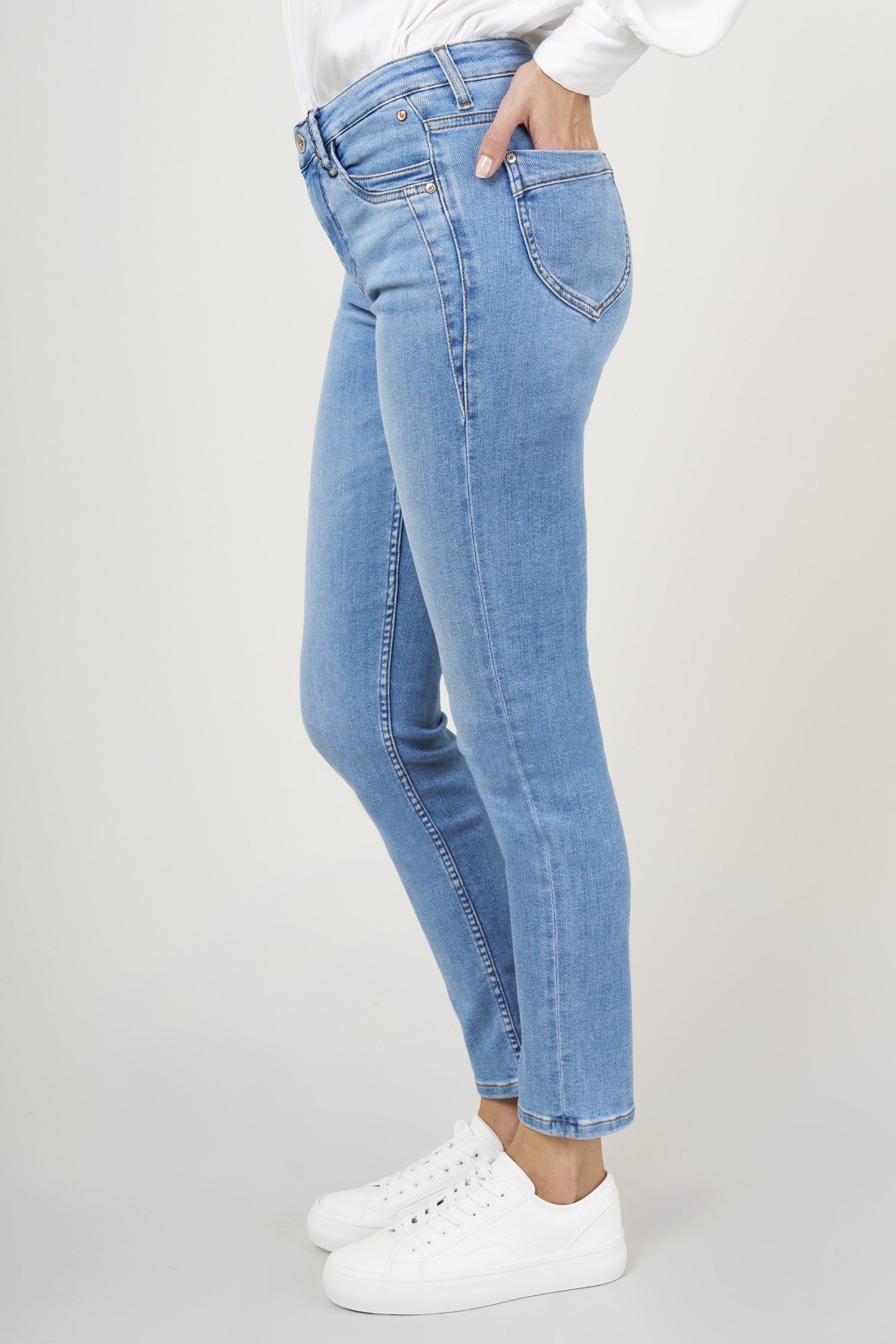 BLUE FIRE Nancy Jeans - Light Harbour Blue - 1001.260