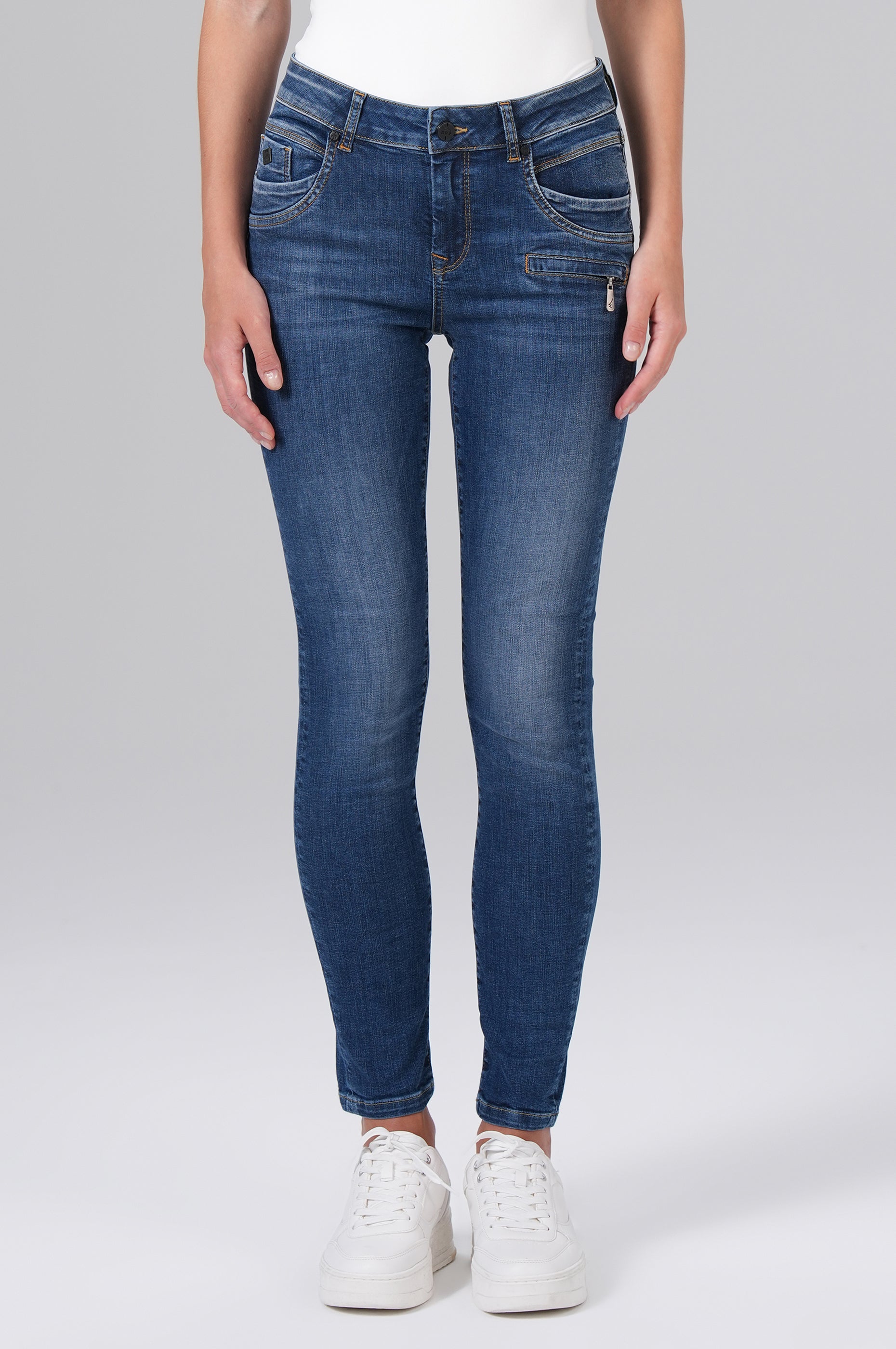 MOD JEANS Suzy Five Pocket - Midwash Blue Breeze - NOS-2212.877