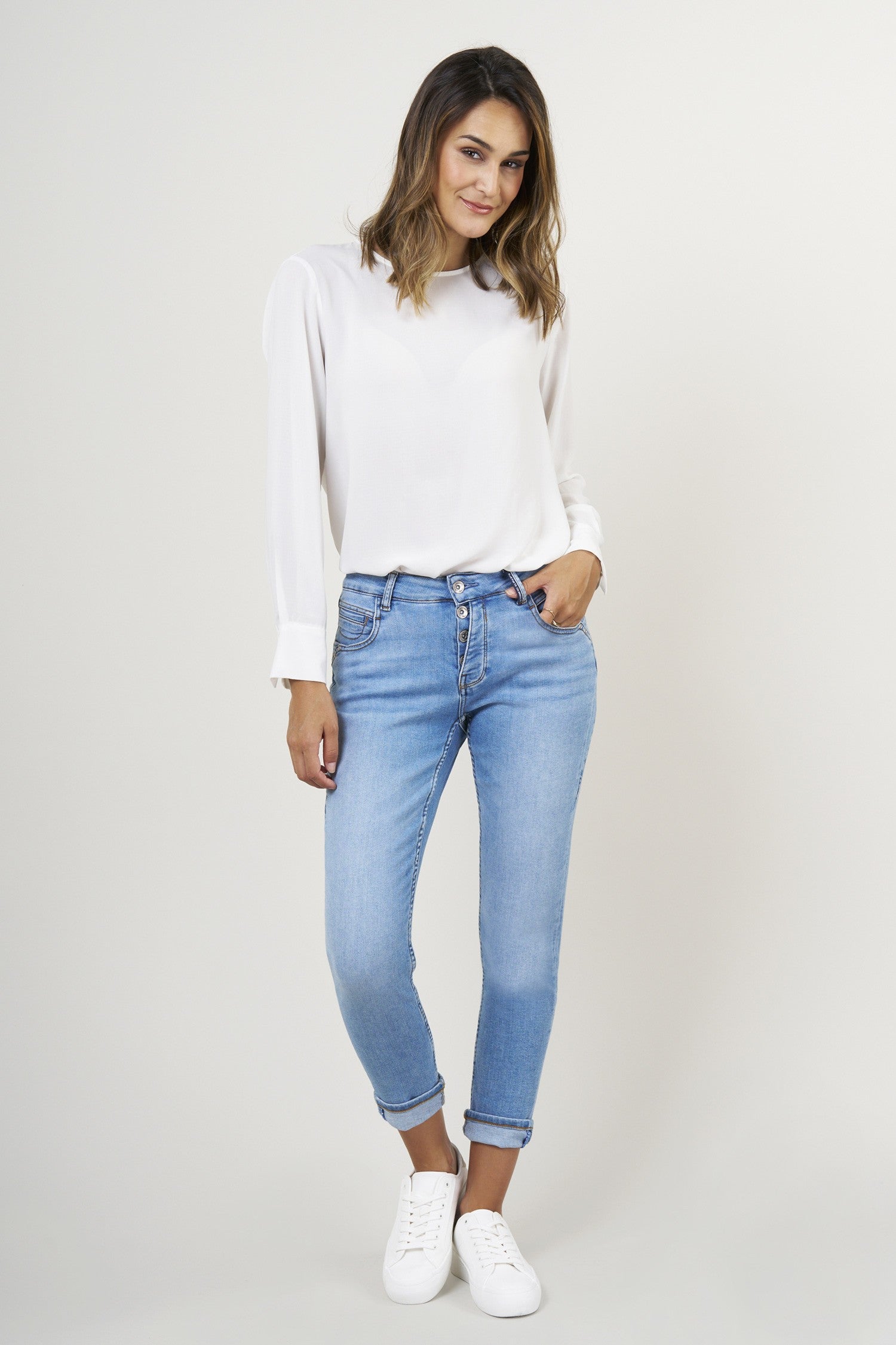 BLUE FIRE Gigi Slim Tapered Jeans - Sunlit Sky Blue - 1112.260 von Blue Fire