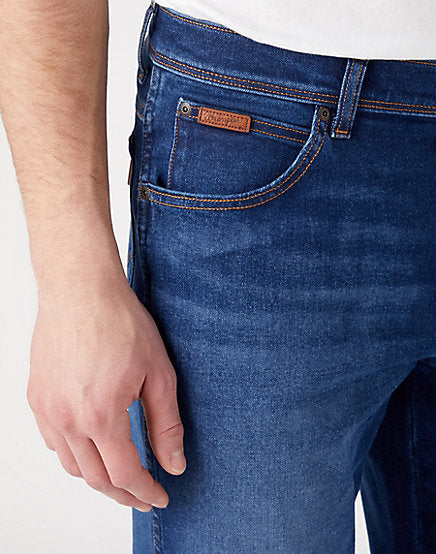 WRANGLER Texas Slim star man  - Deep Indigo Wash - 112341396 von Wrangler