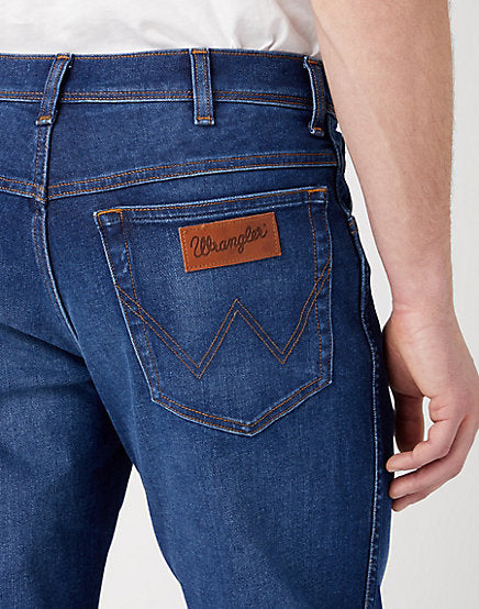 WRANGLER Texas Slim star man  - Deep Indigo Wash - 112341396 von Wrangler