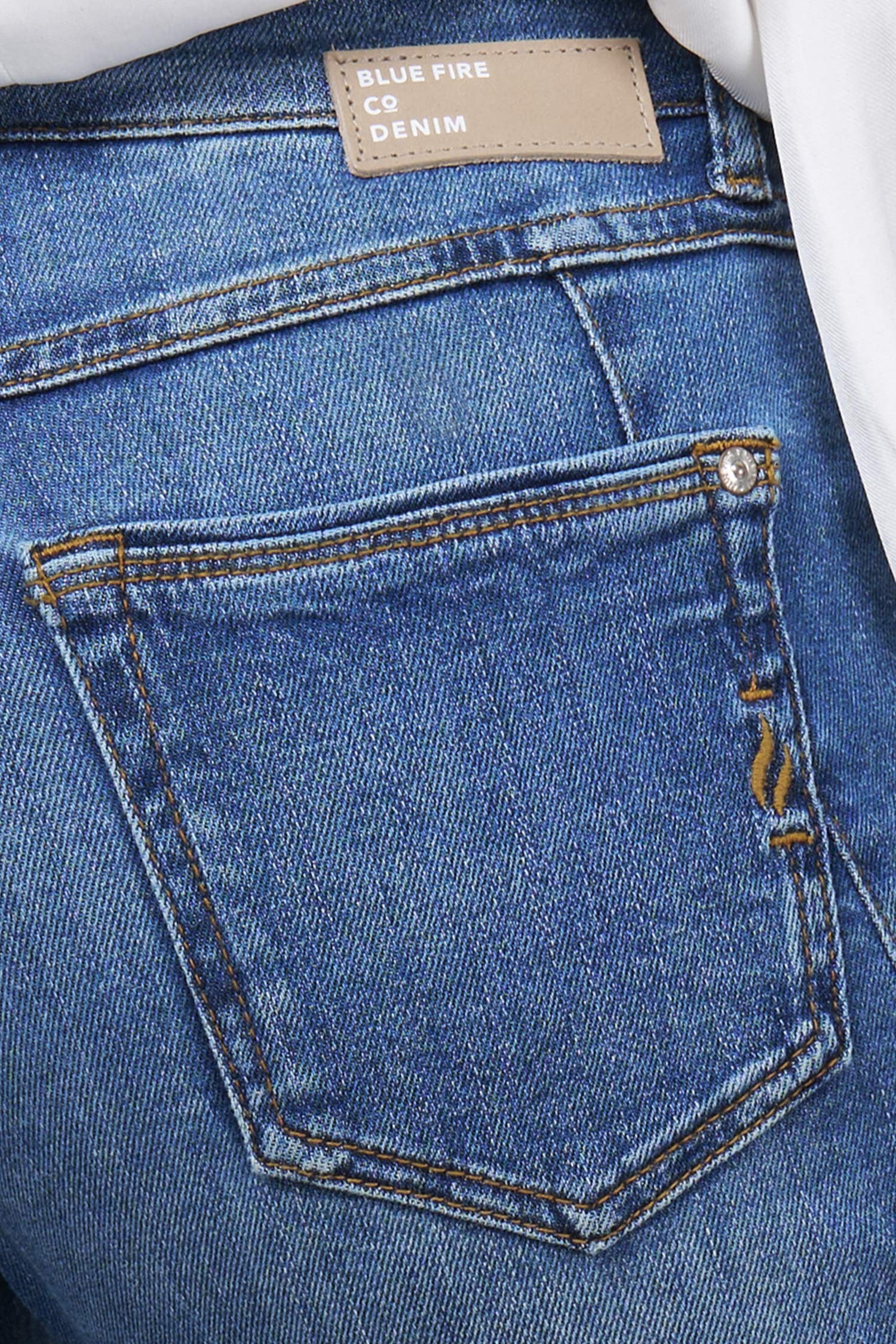 BLUE FIRE Gigi Slim Tapered Jeans - Sunlit Stone Blue - 1112.261 von Blue Fire