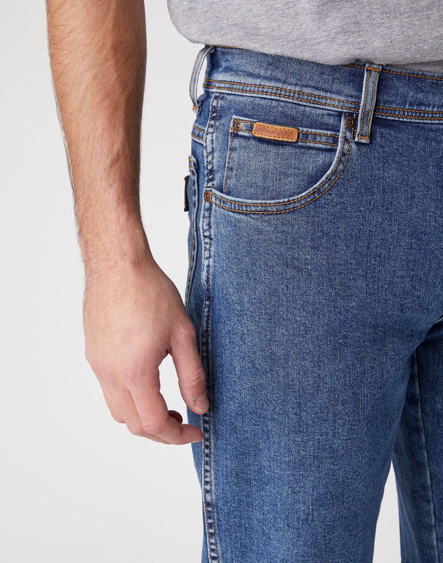 WRANGLER TEXAS stonewash Straight Jeans - Seabreeze Indigo Denim - W12133010 von Wrangler