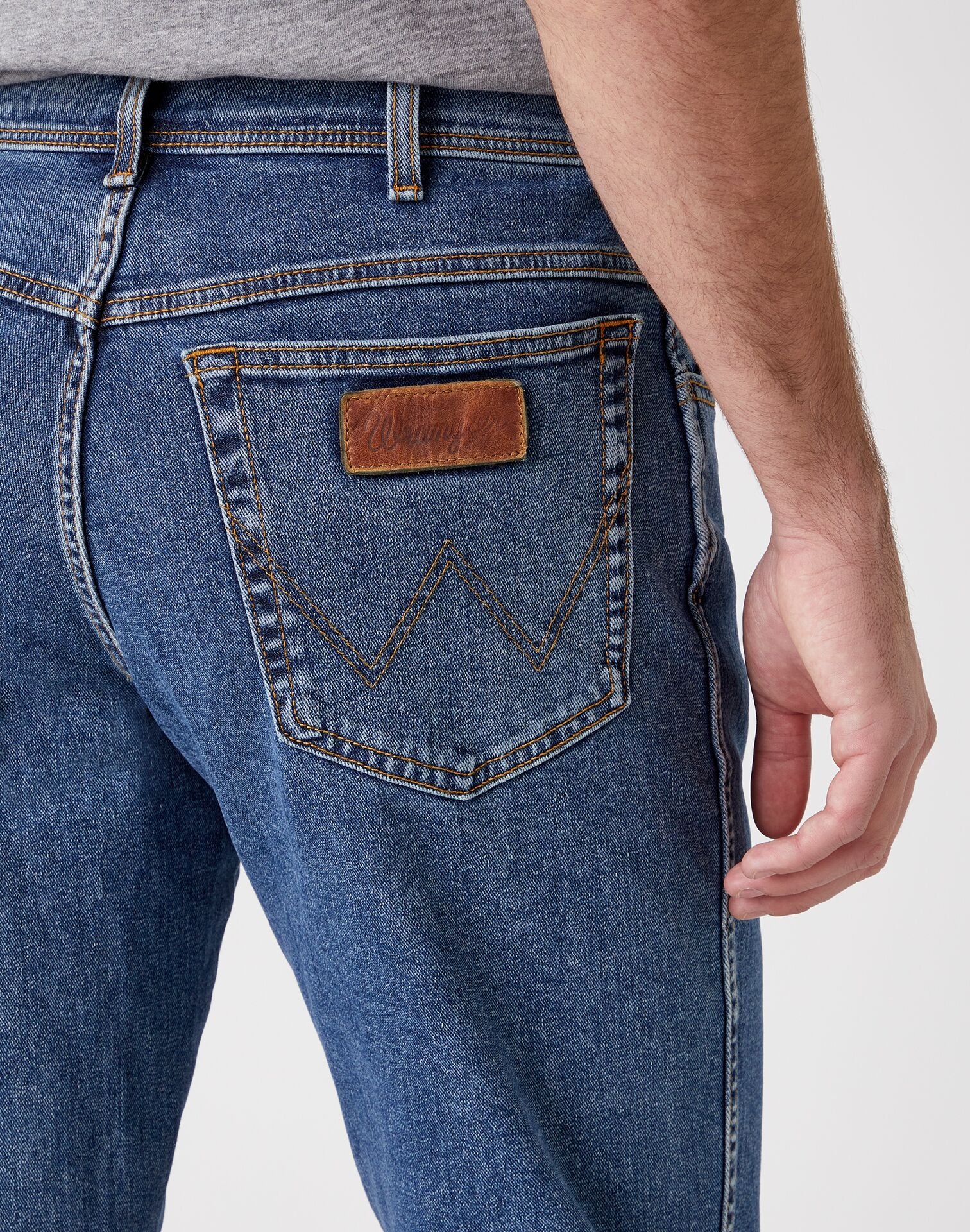 WRANGLER TEXAS stonewash Straight Jeans - Seabreeze Indigo Denim - W12133010 von Wrangler