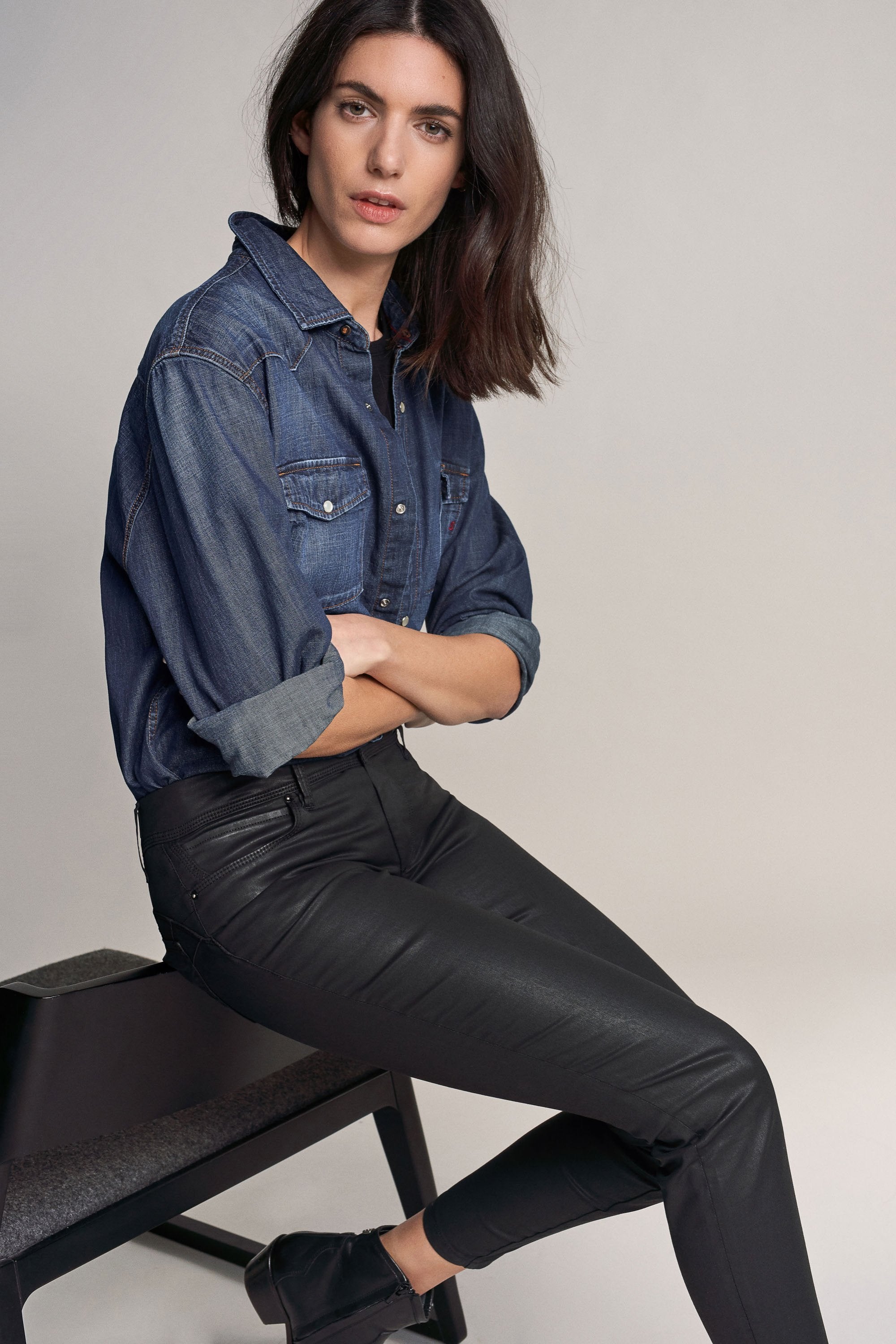 SALSA Wonder Push Up cropped gecoated Capri - Midnight Leather Ink - 120200.0000 von Salsa