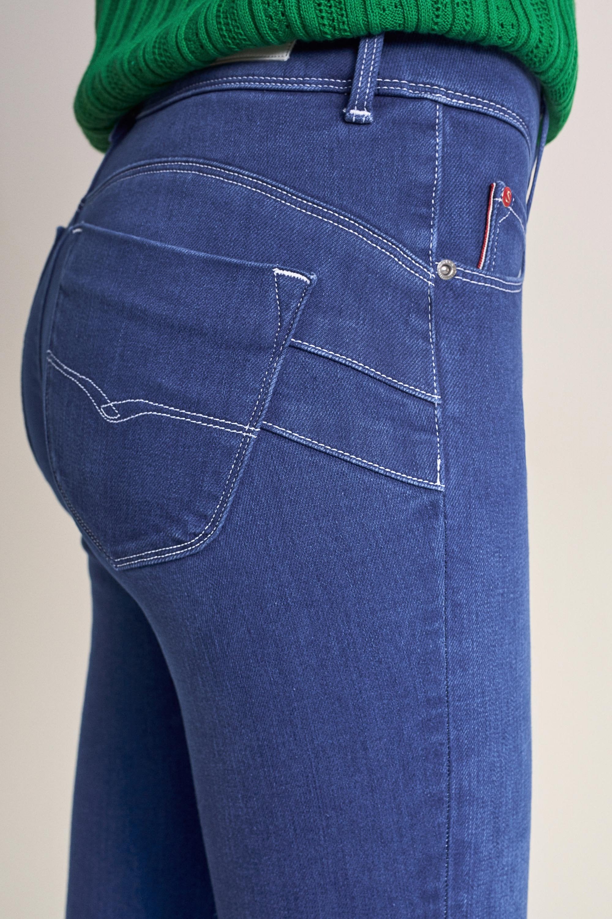 SALSA JEANS SECRET PUSH EN CAPRIS bleu royal 124794.8503 von Salsa
